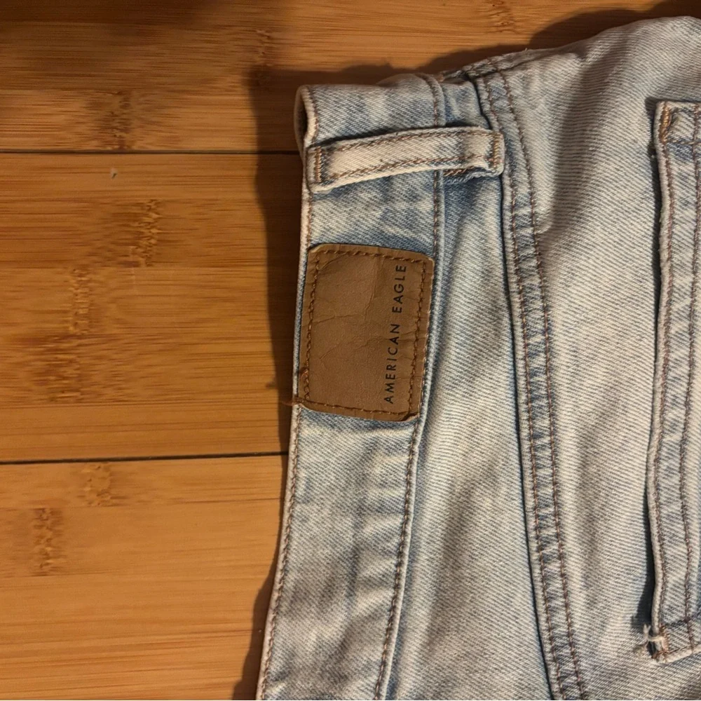 American Eagle Outfitters Light Wash Women’s Jeans - Picture 3 of 4